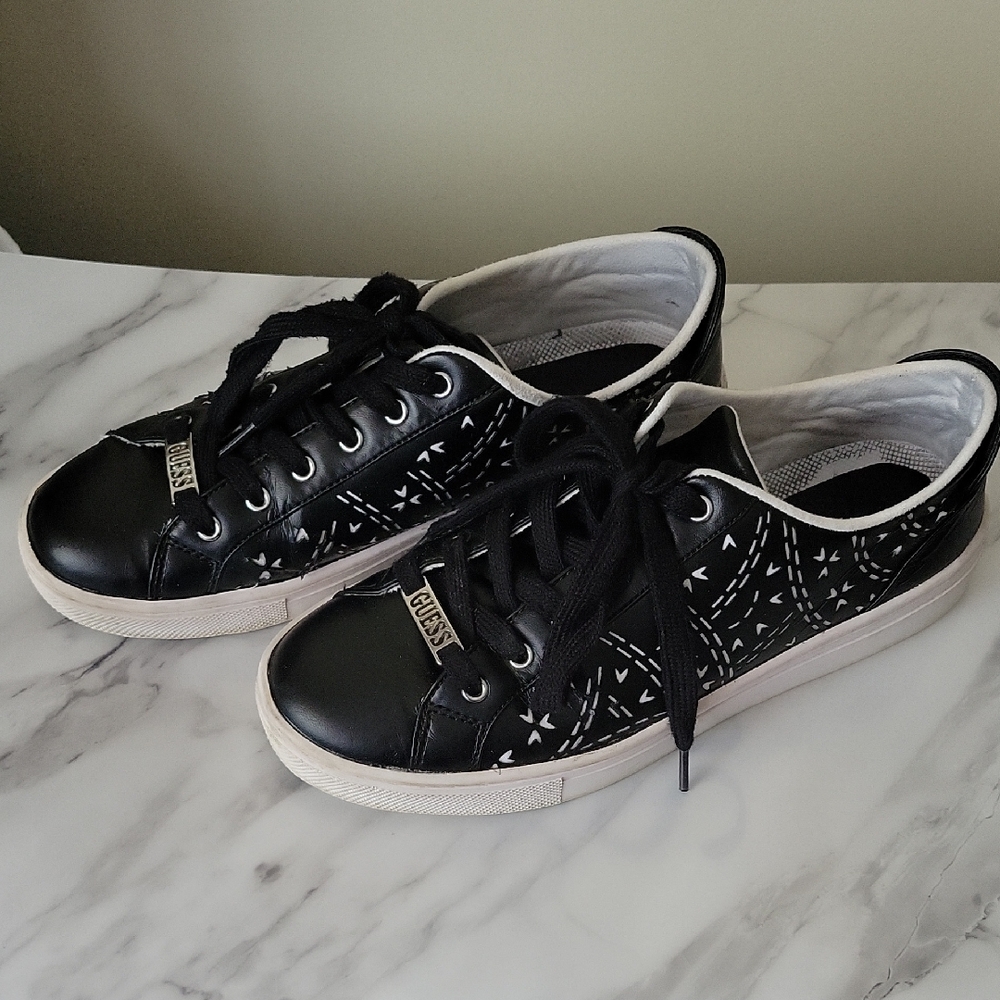 Guess Women's Jacalin Black and White Sneaker- Size 9.5